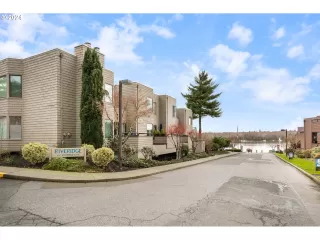 Photo #5: 24198615 Listing