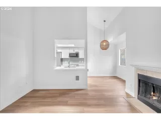 Photo #6: 24198811 Listing