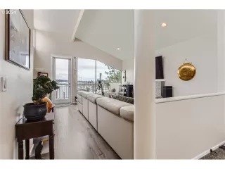 Photo #5: 24198931 Listing 