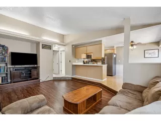 Photo #2: 24199169 Listing 