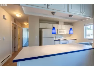 Photo #4: 24199243 Listing