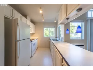 Photo #5: 24199243 Listing