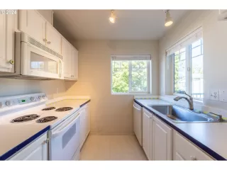 Photo #6: 24199243 Listing