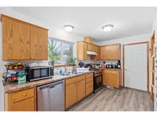 Photo #3: 24199768 Listing 