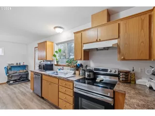 Photo #5: 24199768 Listing 