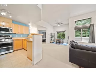 Photo #6: 24200293 Listing 