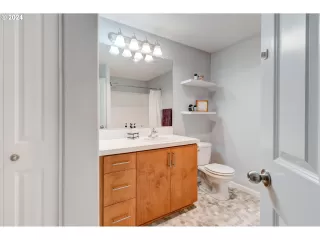 Photo #4: 24200403 Listing