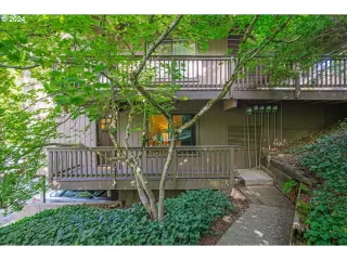 Photo #1: 24201152 Listing