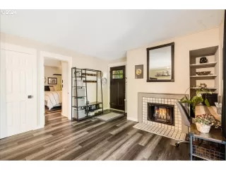 Photo #4: 24201152 Listing