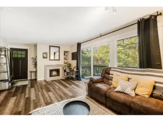 Photo #6: 24201152 Listing