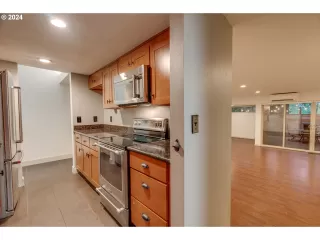 Photo #5: 24202840 Listing 