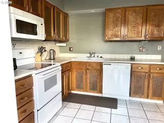 Photo #4: 24203482 Listing