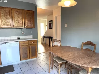 Photo #5: 24203482 Listing