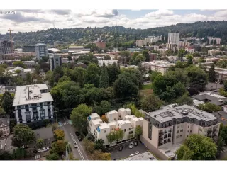 Photo #4: 24203507 Listing