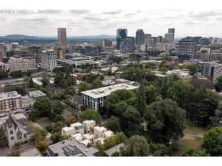 Photo #5: 24203507 Listing