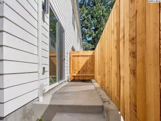 Photo #6: 24203844 Listing