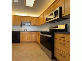 Photo #5: 242041806 Listing 