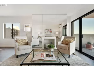 Photo #4: 24204729 Listing