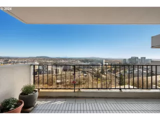 Photo #5: 24204729 Listing