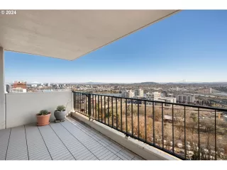 Photo #6: 24204729 Listing