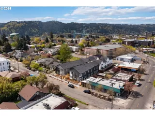 Photo #4: 24205053 Listing