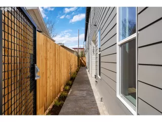 Photo #5: 24205053 Listing