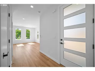 Photo #6: 24205053 Listing