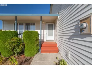 Photo #2: 24206577 Listing