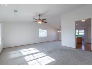 Photo #4: 24206577 Listing