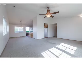 Photo #5: 24206577 Listing