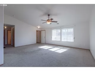 Photo #6: 24206577 Listing