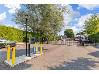 Photo #3: 24206775 Listing