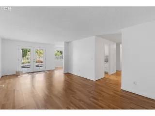 Photo #6: 24206775 Listing