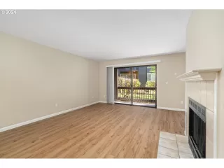 Photo #5: 24207139 Listing