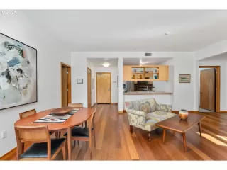 Photo #4: 24207276 Listing 