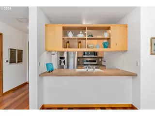 Photo #5: 24207276 Listing 