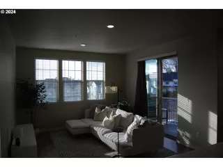 Photo #4: 24207321 Listing