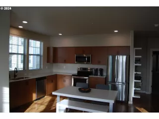 Photo #6: 24207321 Listing