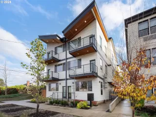 Photo #1: 24207996 Listing