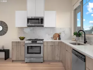 Photo #6: 24207996 Listing