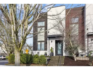 Photo #3: 24208392 Listing