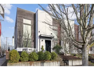 Photo #4: 24208392 Listing