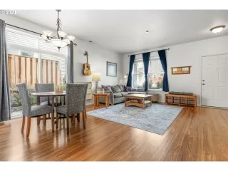 Photo #5: 24208873 Listing