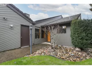 Photo #4: 24208933 Listing 