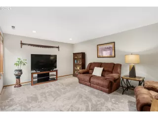 Photo #6: 24208933 Listing 