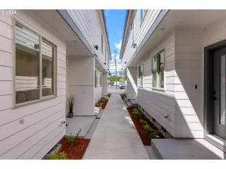 Photo #2: 24208981 Listing