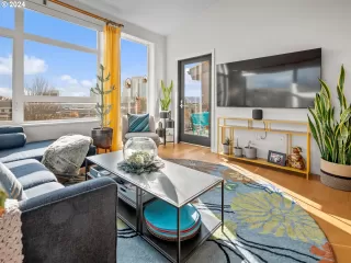 Photo #4: 24209162 Listing