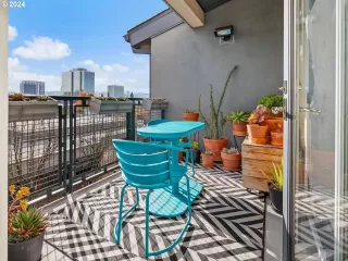 Photo #5: 24209162 Listing