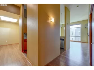 Photo #2: 24209521 Listing