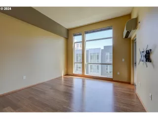 Photo #3: 24209521 Listing